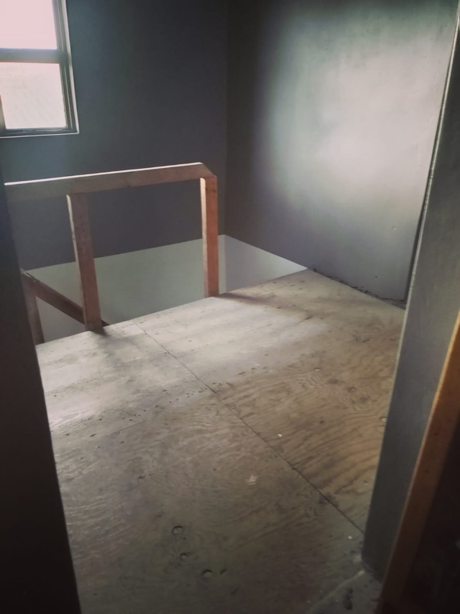 5 Bedroom Property for Sale in Scenery Park Eastern Cape